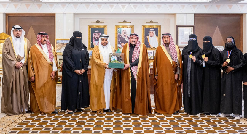 أمير القصيم يستقبل الفائز في بطولة التدريب التقني للبنات.png